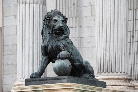 Imagen de uno de los leones del Congreso de los Diputados