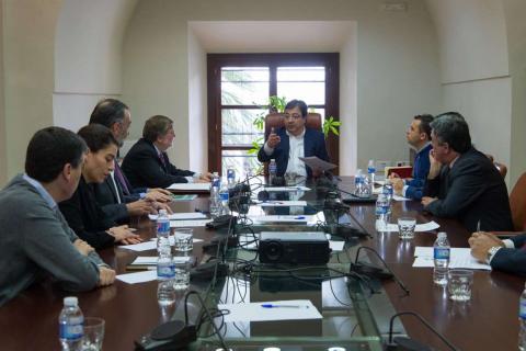 foto de la PTSEX con el presidente de Extremadura