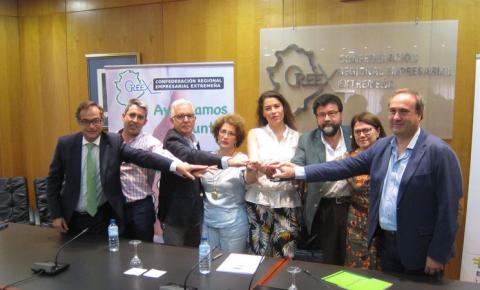 Foto durante la presentación de la X Solidaria de las empresas en Extremadura