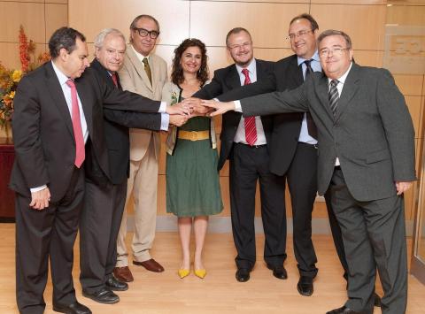 Fotografía de los representantes de la Plataforma del Tercer Sector en Andalucía.
