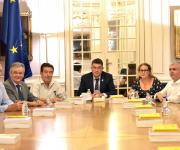 Foto de los representantes de la plataforma del Tercer Sector de la Comunitat Valenciana con el President de Les Corts Valencianes 